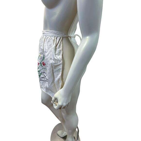 Vintage 1950 Half Apron White Cotton Hand Embroidered Floral Garden Apron Roses - Picture 12 of 12
